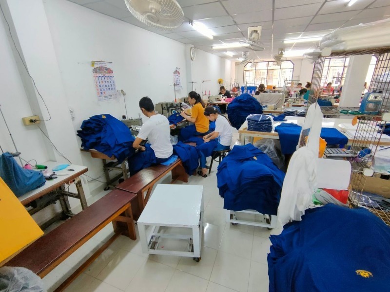 โรงงานตัดเย็บเสื้อผ้า